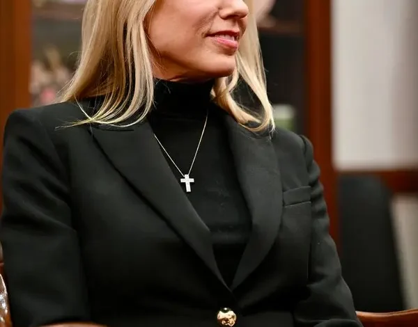 “Things Just Escalated… Thomas Massie Calls Out Pam Bondi Over Jeffrey Epstein Records”